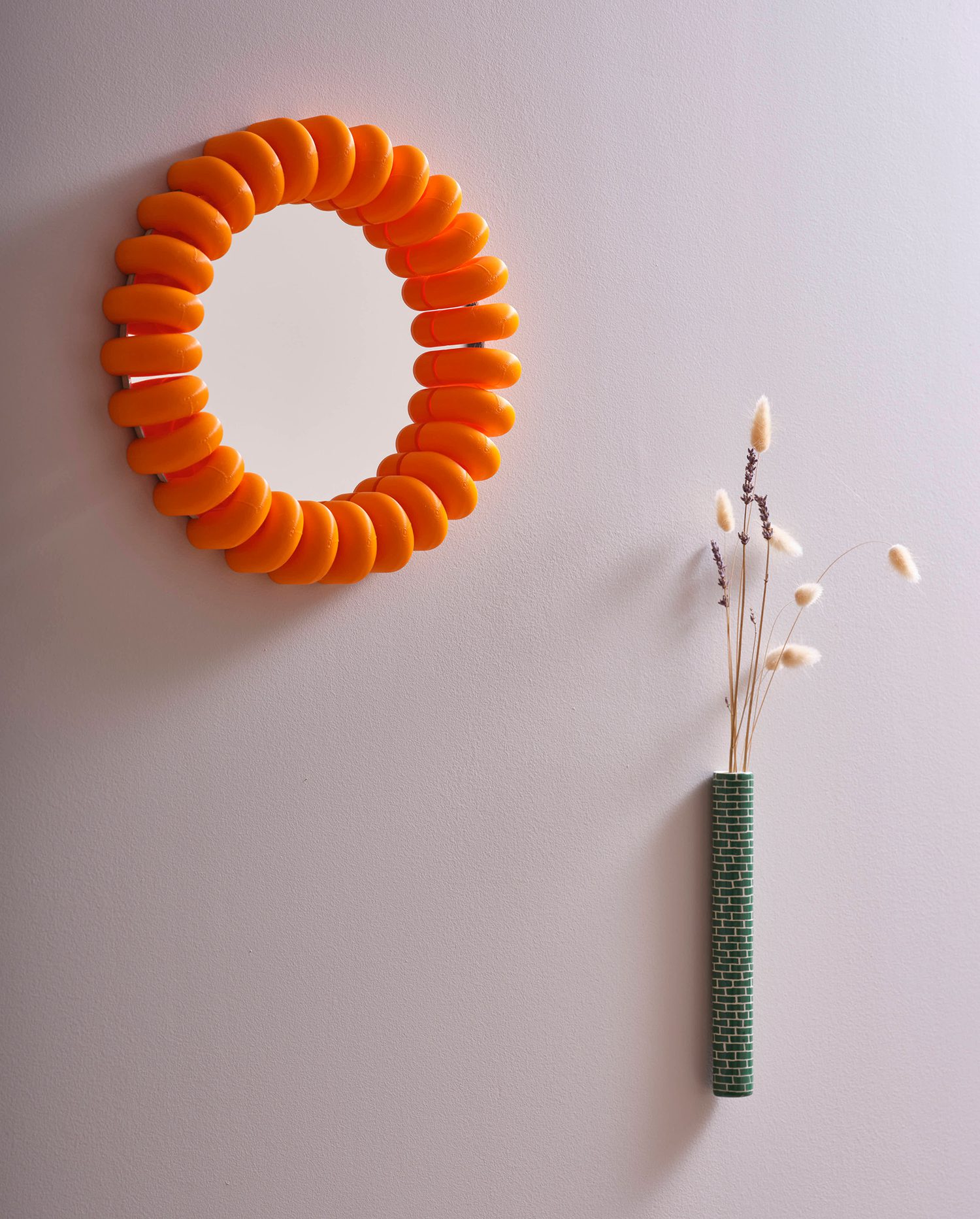 Benjamin Decle designer impression 3D orange pop memphis miroir charlotte rond répétition lille france photographie composition direction créative sbh