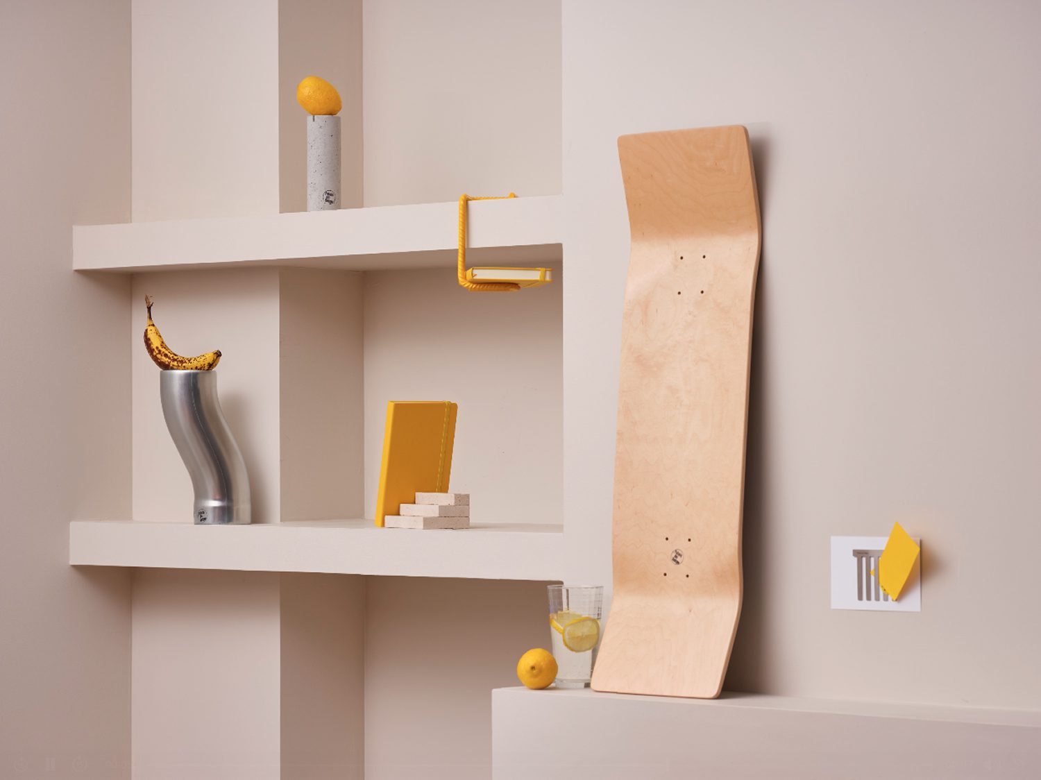 Aequo design duo designer lille palais de tokyo paris boutique musée objet collection architecture direction artistique jaune installation set design photo studio b helle