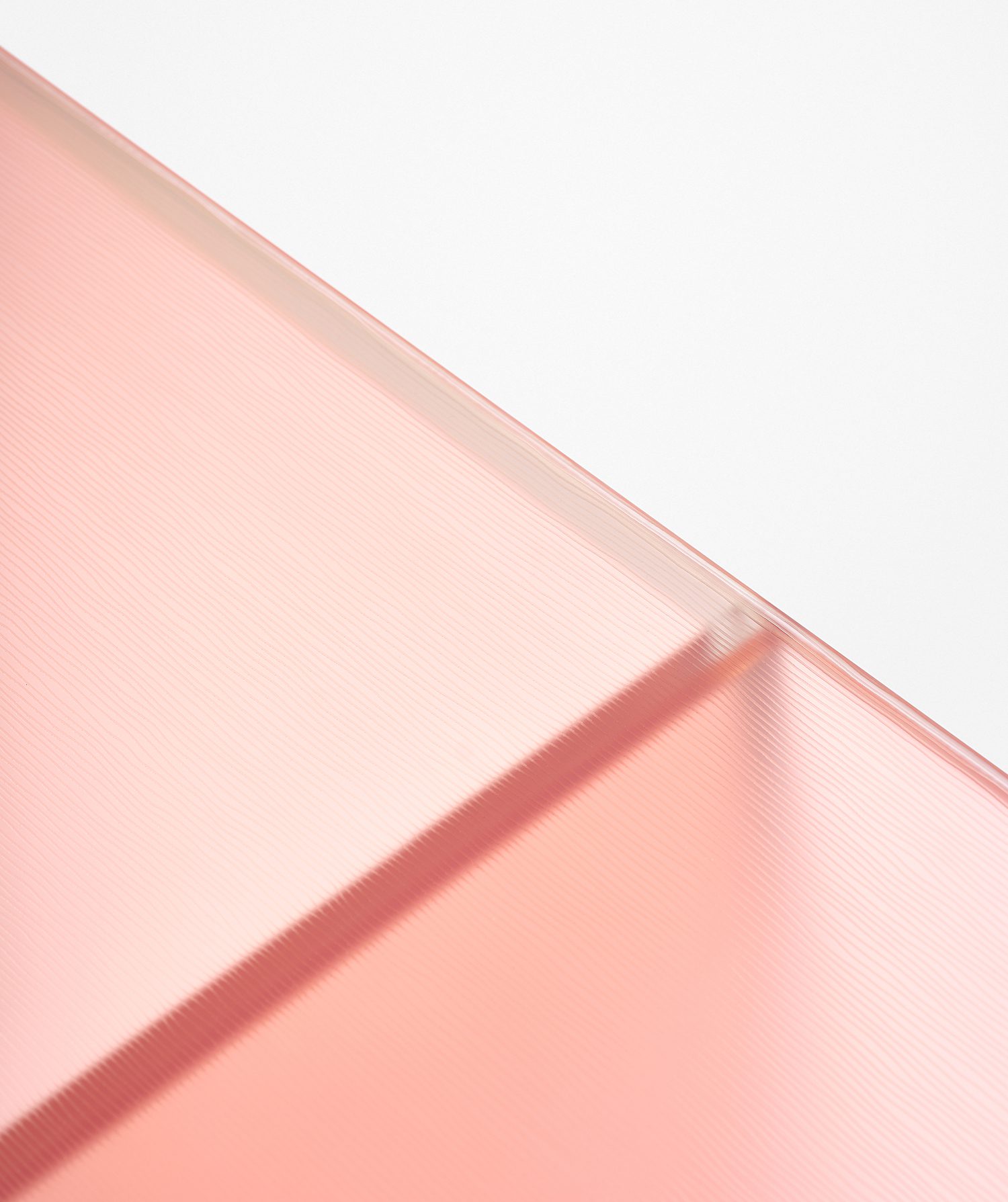 Glass Variation miroiterie editeur mobilier verre haut de gamme design alain gilles console illusion transparent rouge ligne zoom détail packshot photography lille studio b helle