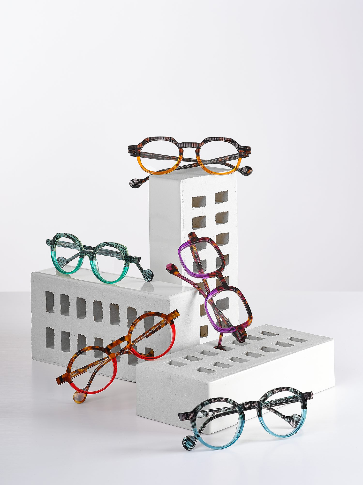 Matttew lunette belgique bxl bruxelles gamme couleur pop game jeux de société brique blanche émaillé composition set design direction artistique studio.b.helle