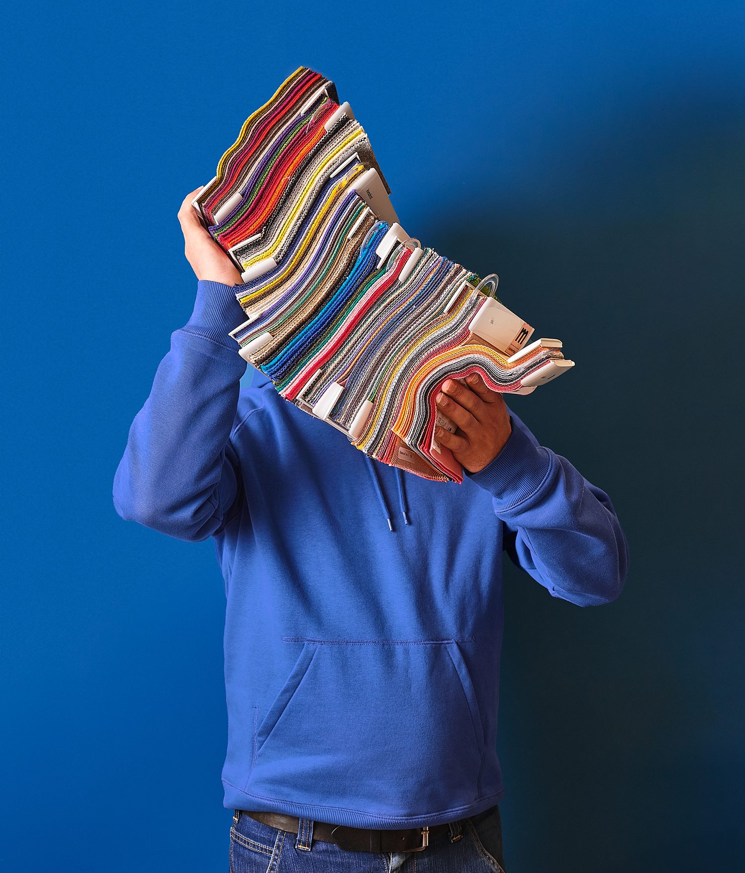 Momentum Lille trois molettes veiux lille magasin concept store design canapé fauteuil meubles sur mesure choix tissus kvadrat hay couleur portrait photographie Studio.B.Helle