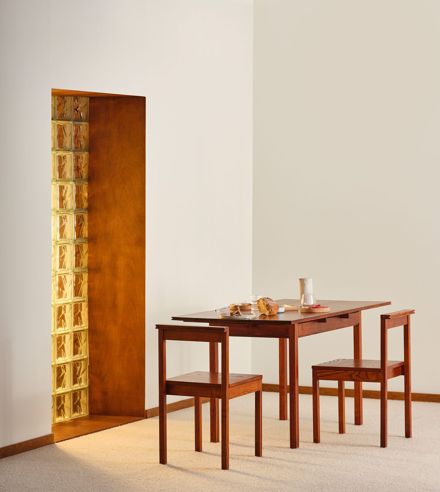Victor Vergne ebeniste lille bois ligne japonisante interieur set design petit déjeuné matin levé de soleil cuisine salle à manger croissant chaise table mobilier photographie Studio B Helle